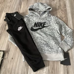 Boys Nike gray digital camo hoodie & joggers outfit size 4(NWT)